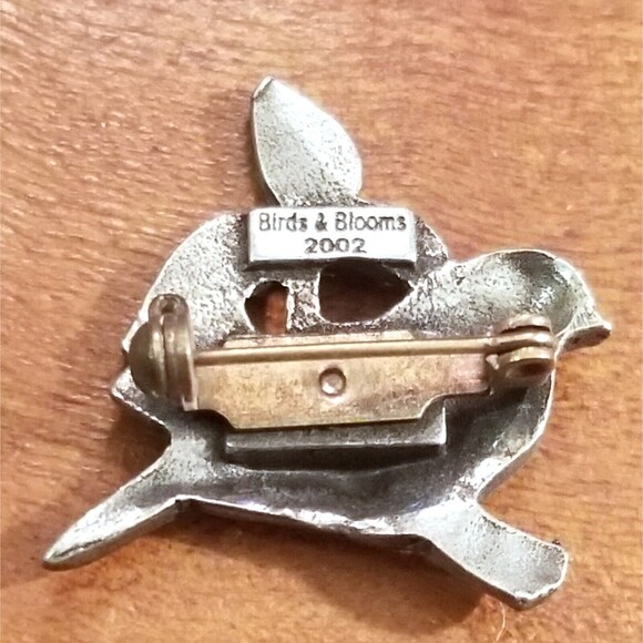 2002 Birds & Blooms Pewter Bird Pin Collectable 1.25"x1.25" - Picture 2 of 2